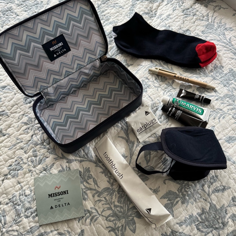 Missoni Delta One Airlines Toiletry Kit Bag, LIKE-NEW